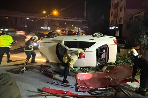 Çiftlikköy İtfaiyesi Devrilen Araca Müdahale Etti